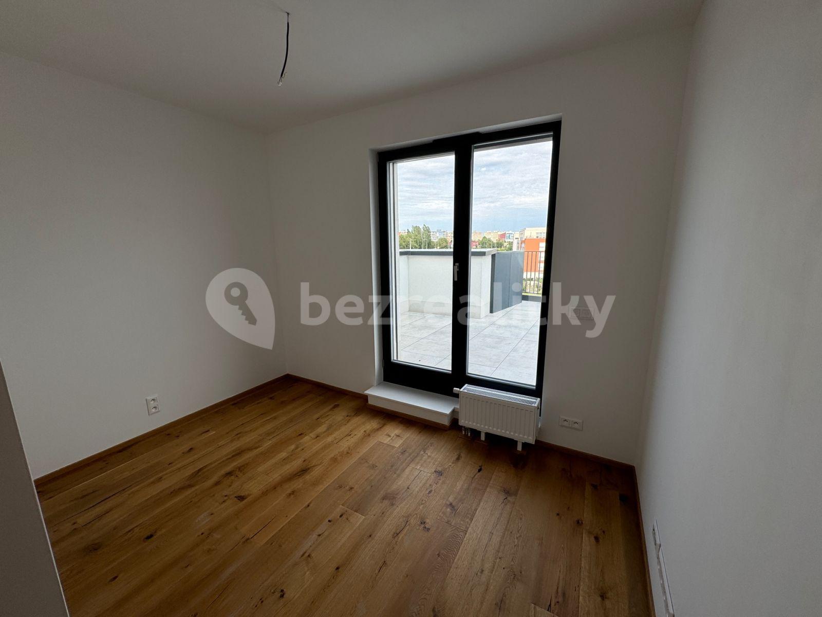 3 bedroom with open-plan kitchen flat to rent, 104 m², Hasilova, Prague, Prague