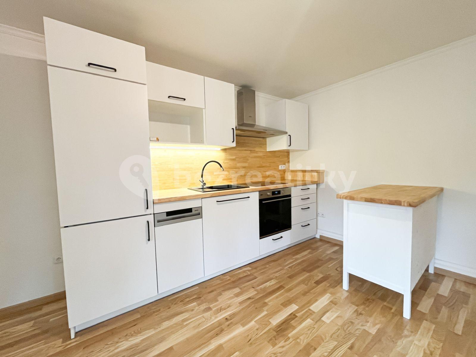 2 bedroom with open-plan kitchen flat to rent, 86 m², Pod Hradištěm, Týnec nad Sázavou, Středočeský Region