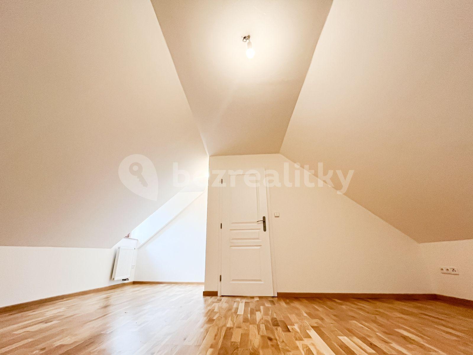 2 bedroom with open-plan kitchen flat to rent, 86 m², Pod Hradištěm, Týnec nad Sázavou, Středočeský Region