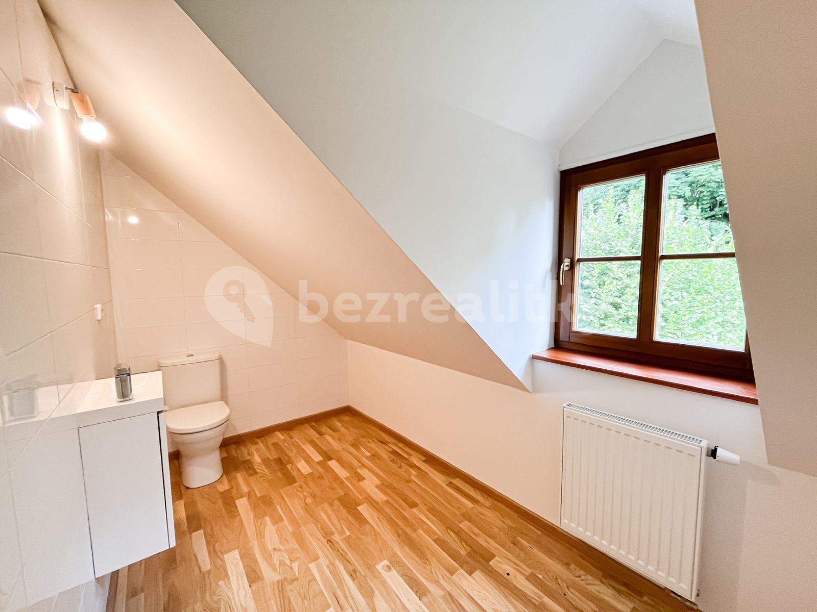 2 bedroom with open-plan kitchen flat to rent, 86 m², Pod Hradištěm, Týnec nad Sázavou, Středočeský Region