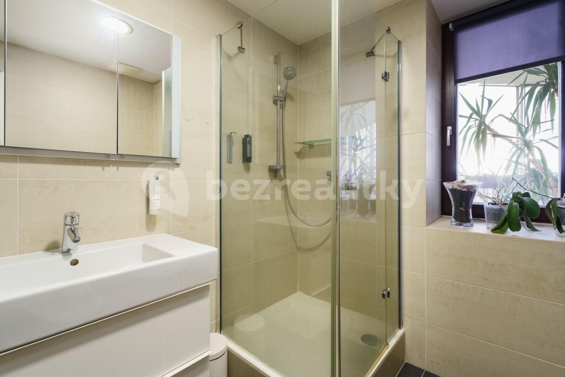 2 bedroom with open-plan kitchen flat for sale, 148 m², Pitterova, Prague, Prague