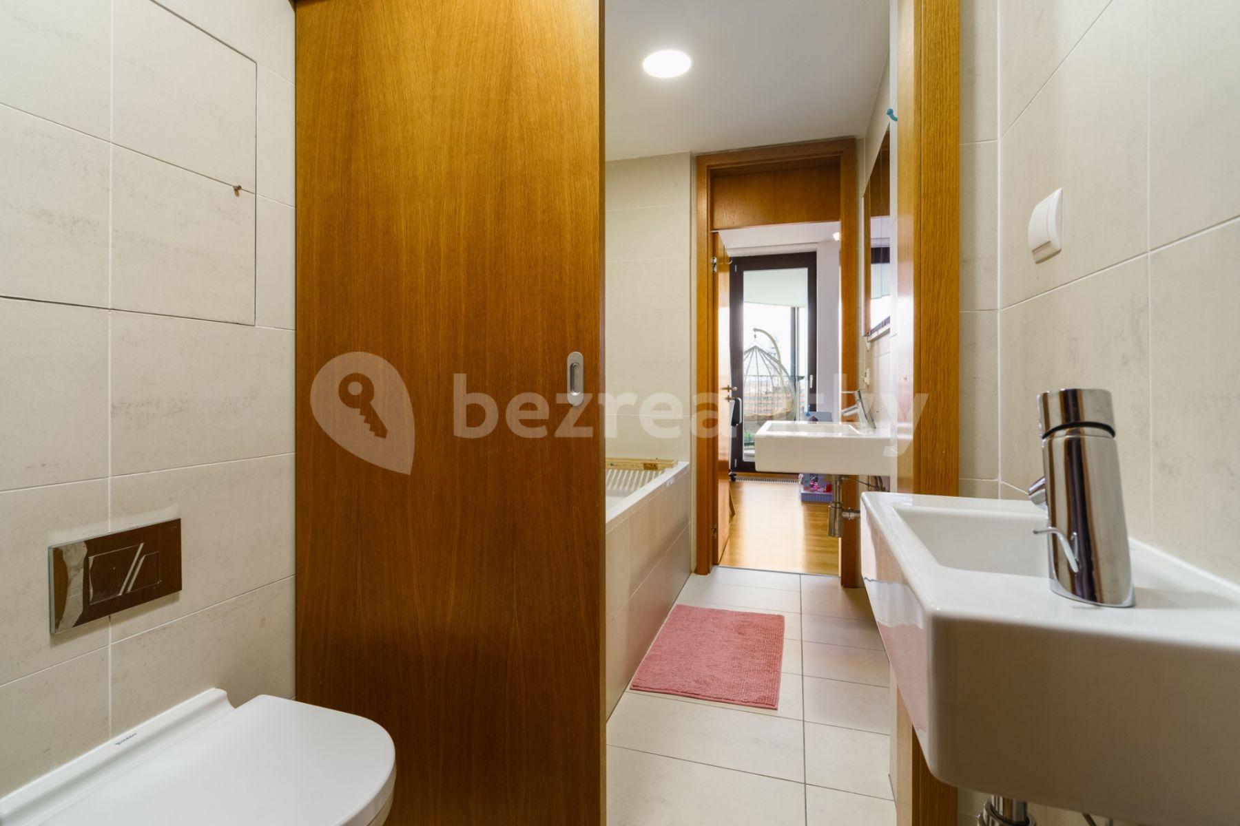 2 bedroom with open-plan kitchen flat for sale, 148 m², Pitterova, Prague, Prague