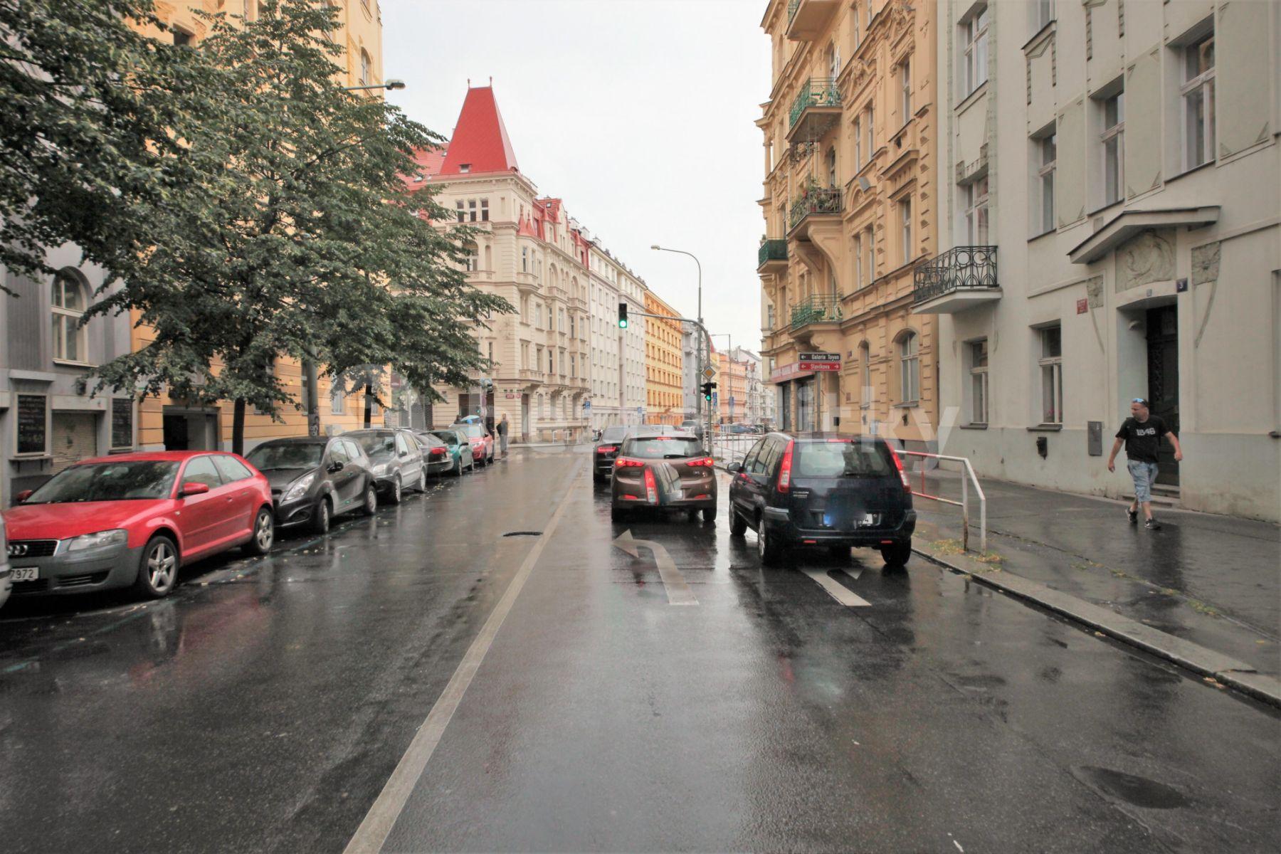 Studio flat to rent, 30 m², Ondříčkova, Prague, Prague