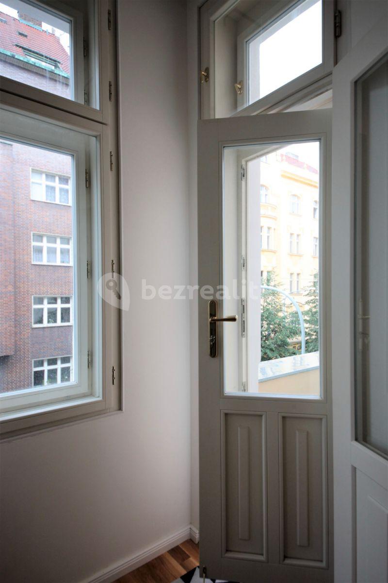 Studio flat to rent, 30 m², Ondříčkova, Prague, Prague