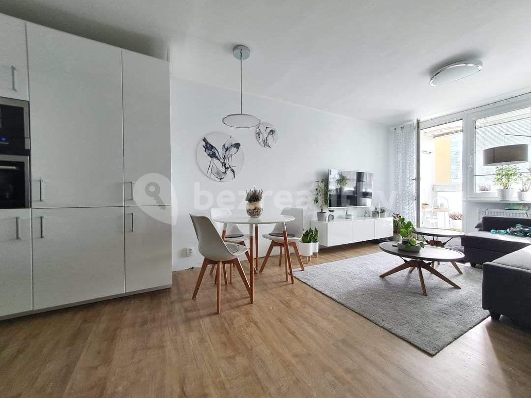 2 bedroom with open-plan kitchen flat for sale, 67 m², Kukelská, Prague, Prague