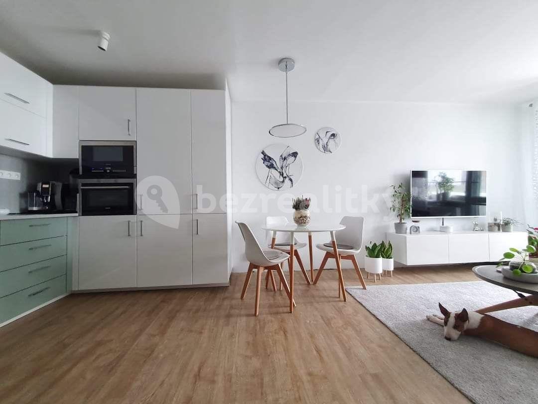 2 bedroom with open-plan kitchen flat for sale, 67 m², Kukelská, Prague, Prague