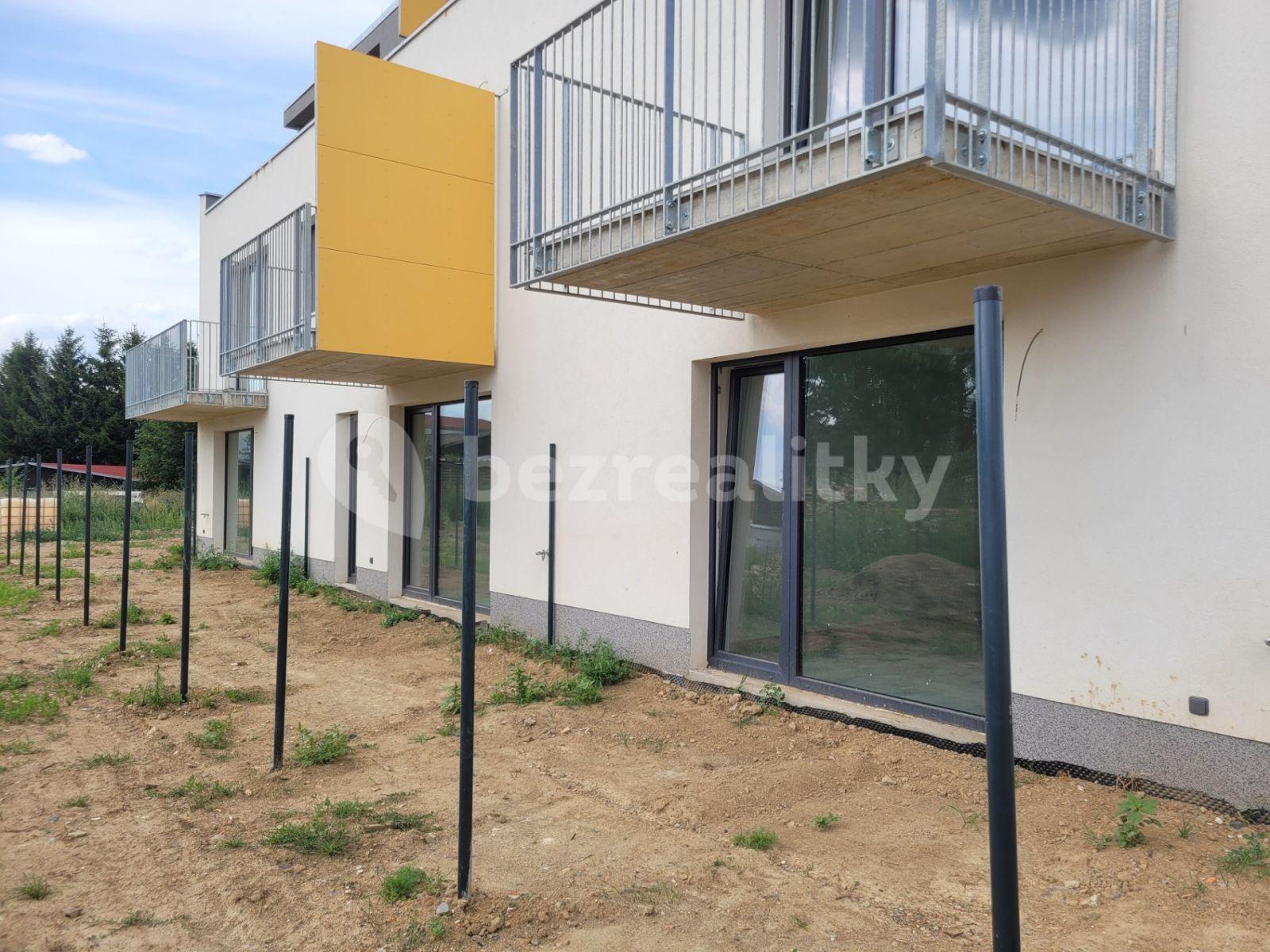 1 bedroom with open-plan kitchen flat for sale, 85 m², Hlavní, Sulice, Středočeský Region