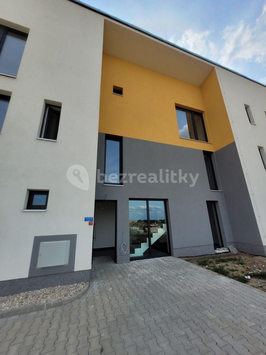 1 bedroom with open-plan kitchen flat for sale, 85 m², Hlavní, Sulice, Středočeský Region