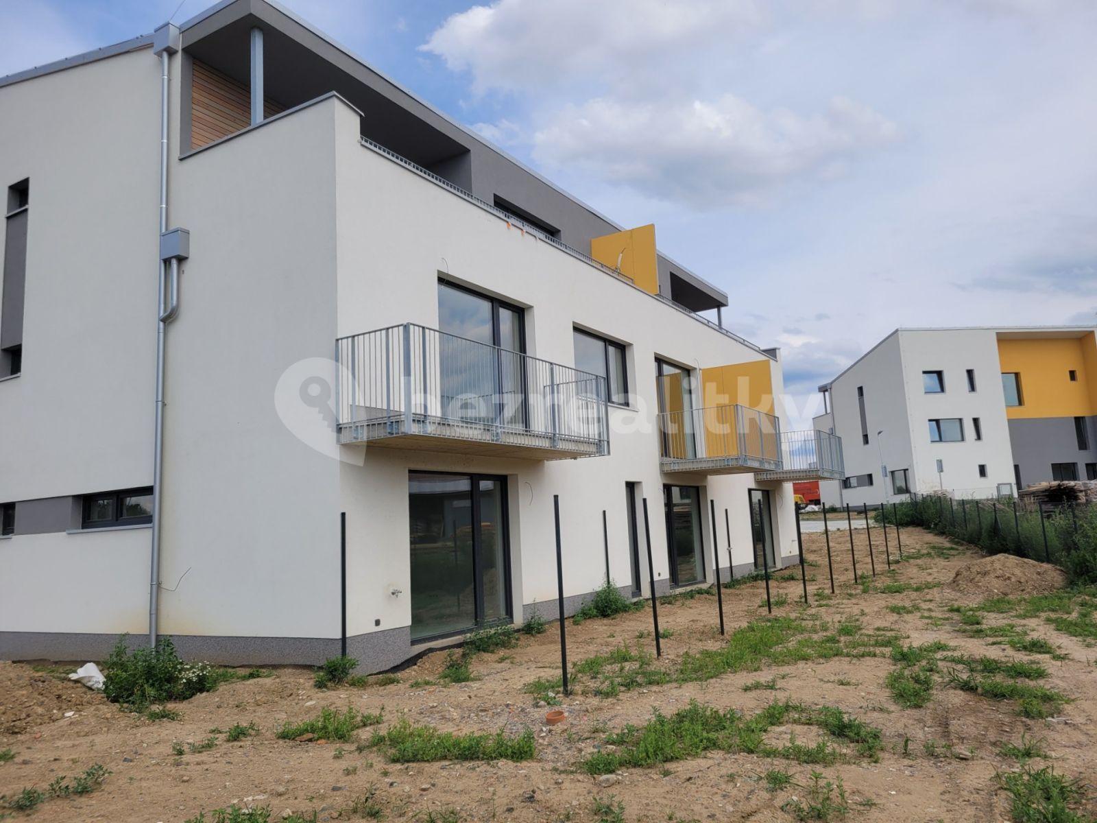 2 bedroom with open-plan kitchen flat for sale, 104 m², Hlavní, Sulice, Středočeský Region