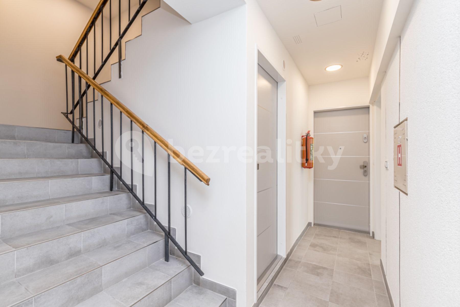 Studio flat to rent, 22 m², Na Vysočanských vinicích, Prague, Prague