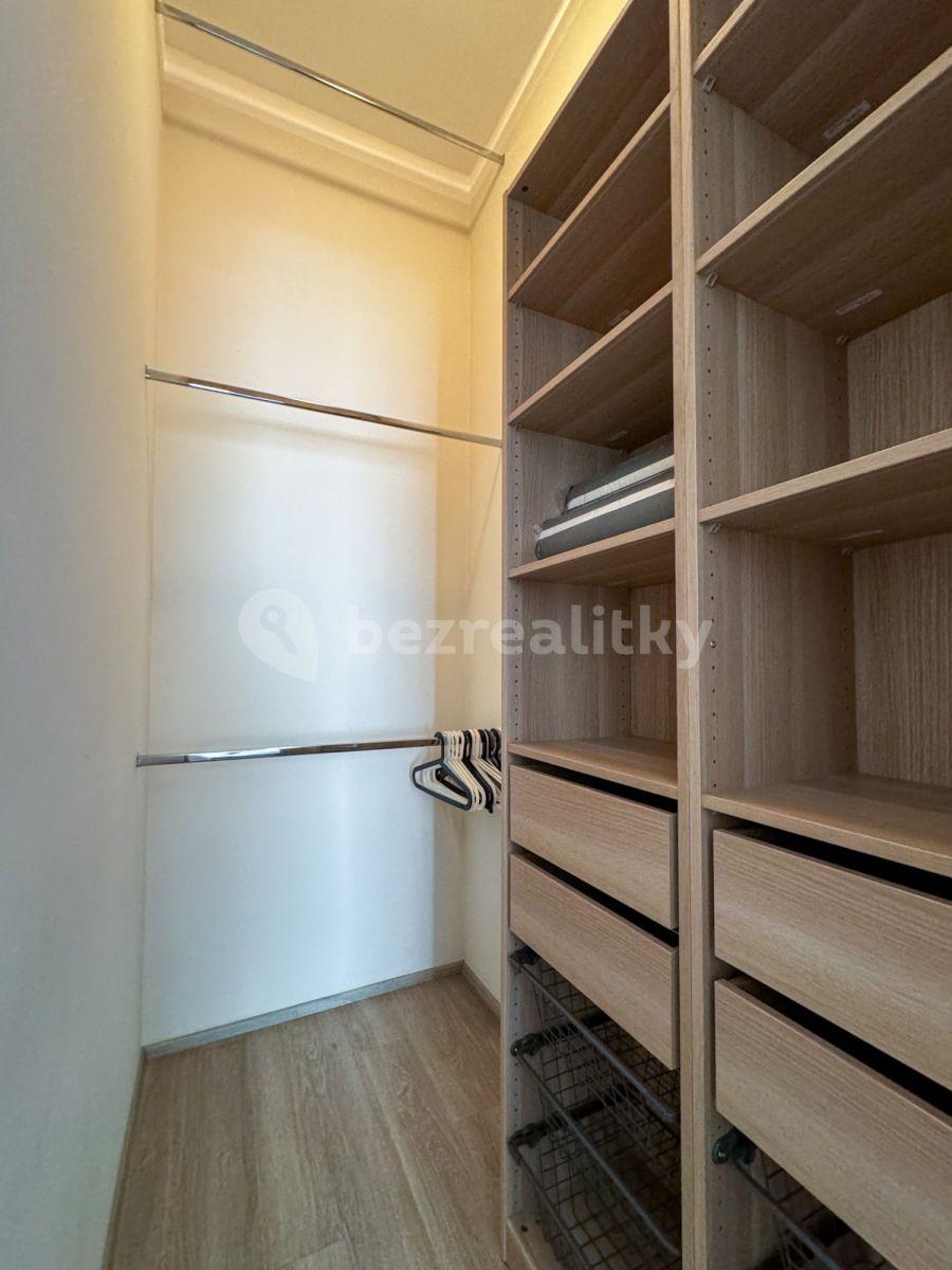 4 bedroom flat to rent, 133 m², Španělská, Prague, Prague