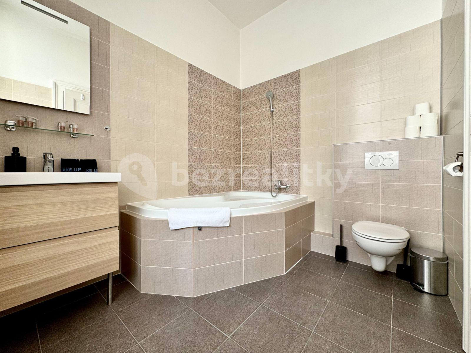 4 bedroom flat to rent, 133 m², Španělská, Prague, Prague