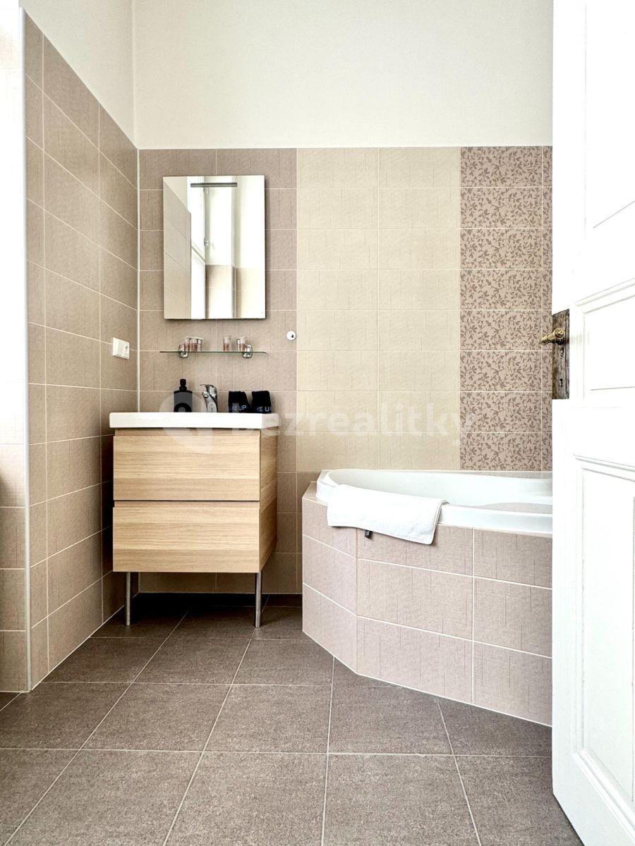 4 bedroom flat to rent, 133 m², Španělská, Prague, Prague