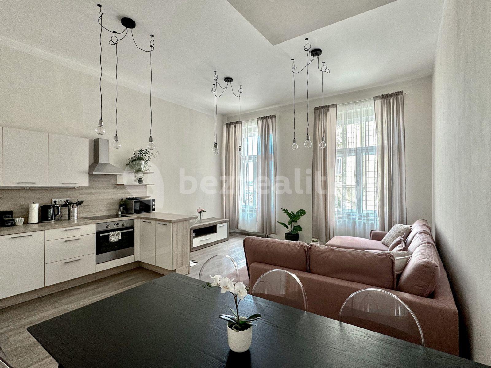 4 bedroom flat to rent, 133 m², Španělská, Prague, Prague