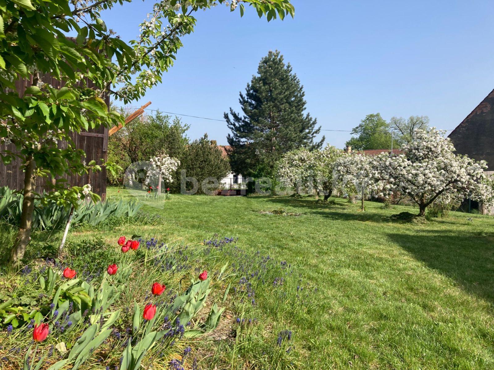 plot for sale, 1,605 m², Milovice, Středočeský Region