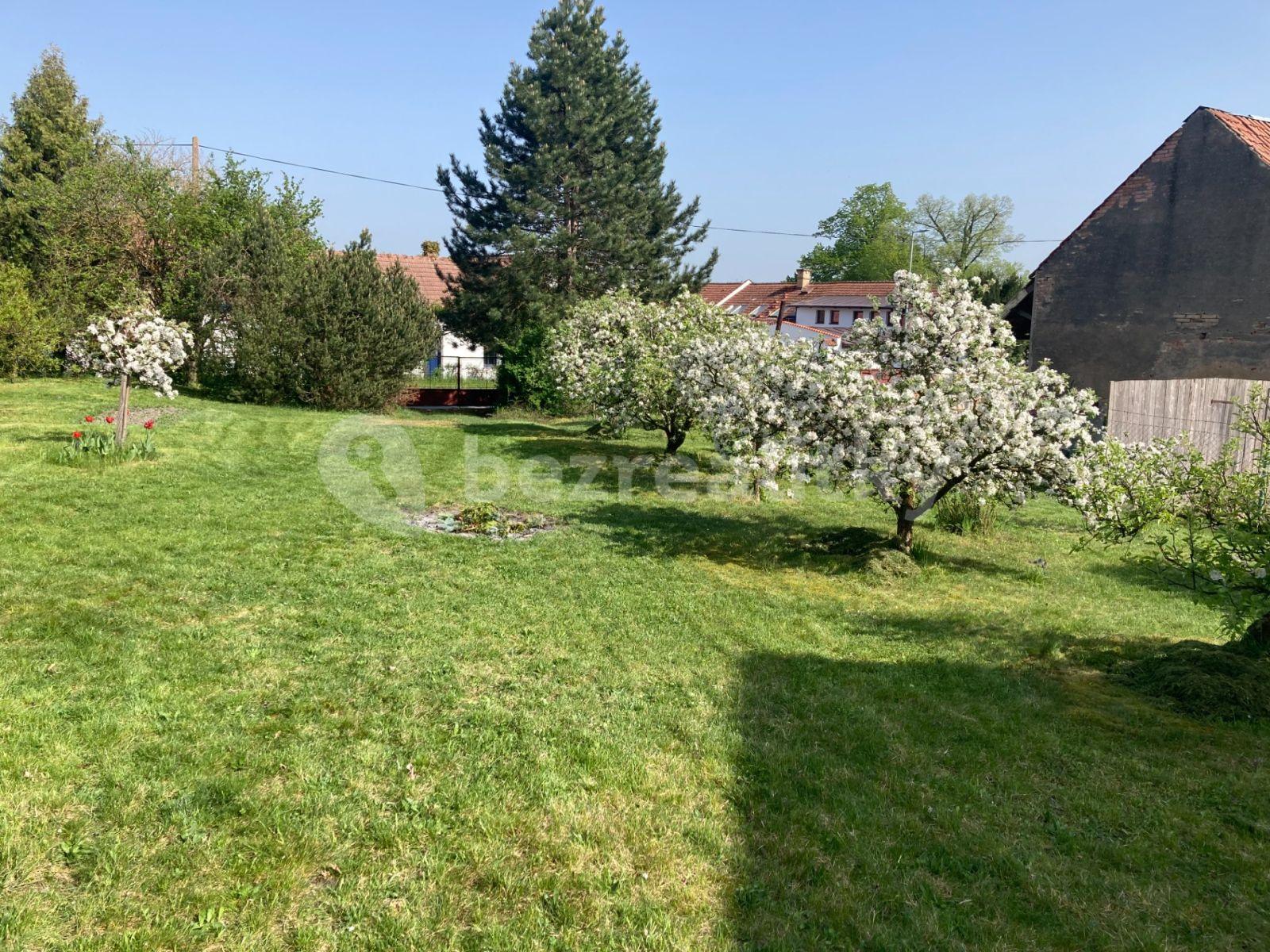 plot for sale, 1,605 m², Milovice, Středočeský Region