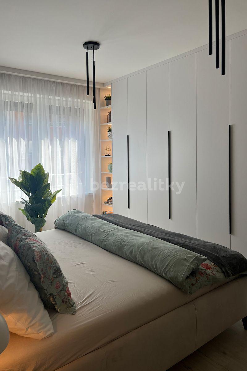 1 bedroom with open-plan kitchen flat for sale, 58 m², Klapálkova, Prague, Prague