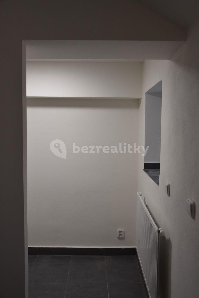 3 bedroom with open-plan kitchen flat to rent, 153 m², náměstí Svobody, Šternberk, Olomoucký Region