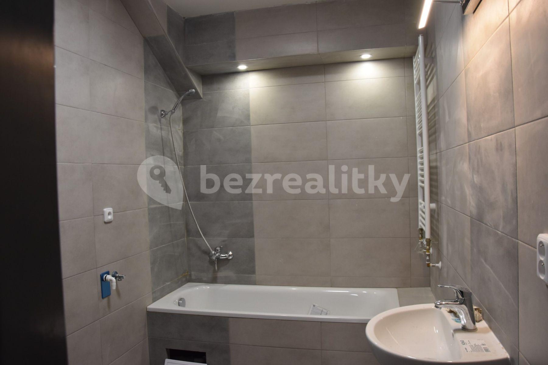 3 bedroom with open-plan kitchen flat to rent, 153 m², náměstí Svobody, Šternberk, Olomoucký Region