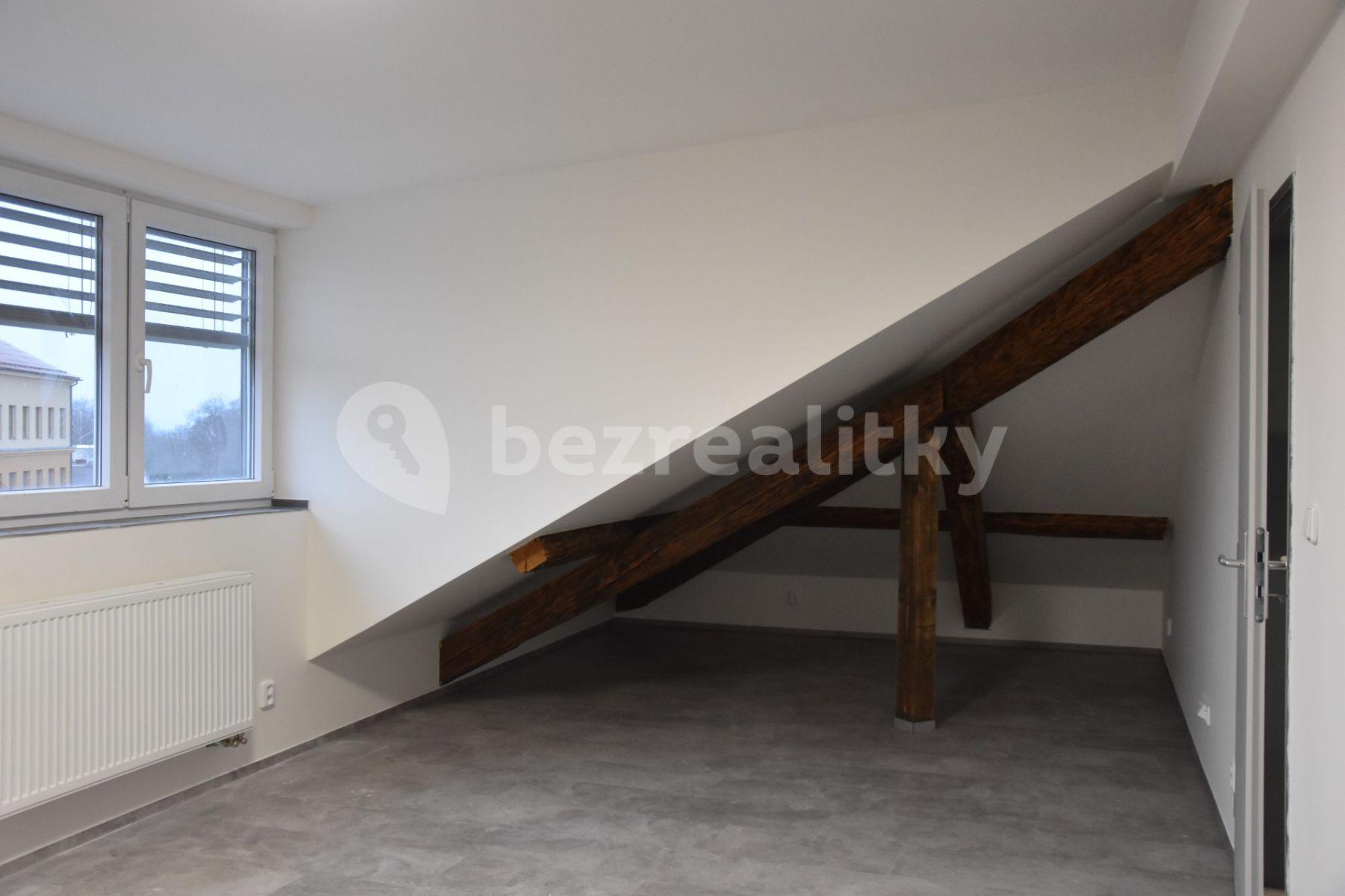 3 bedroom with open-plan kitchen flat to rent, 153 m², náměstí Svobody, Šternberk, Olomoucký Region