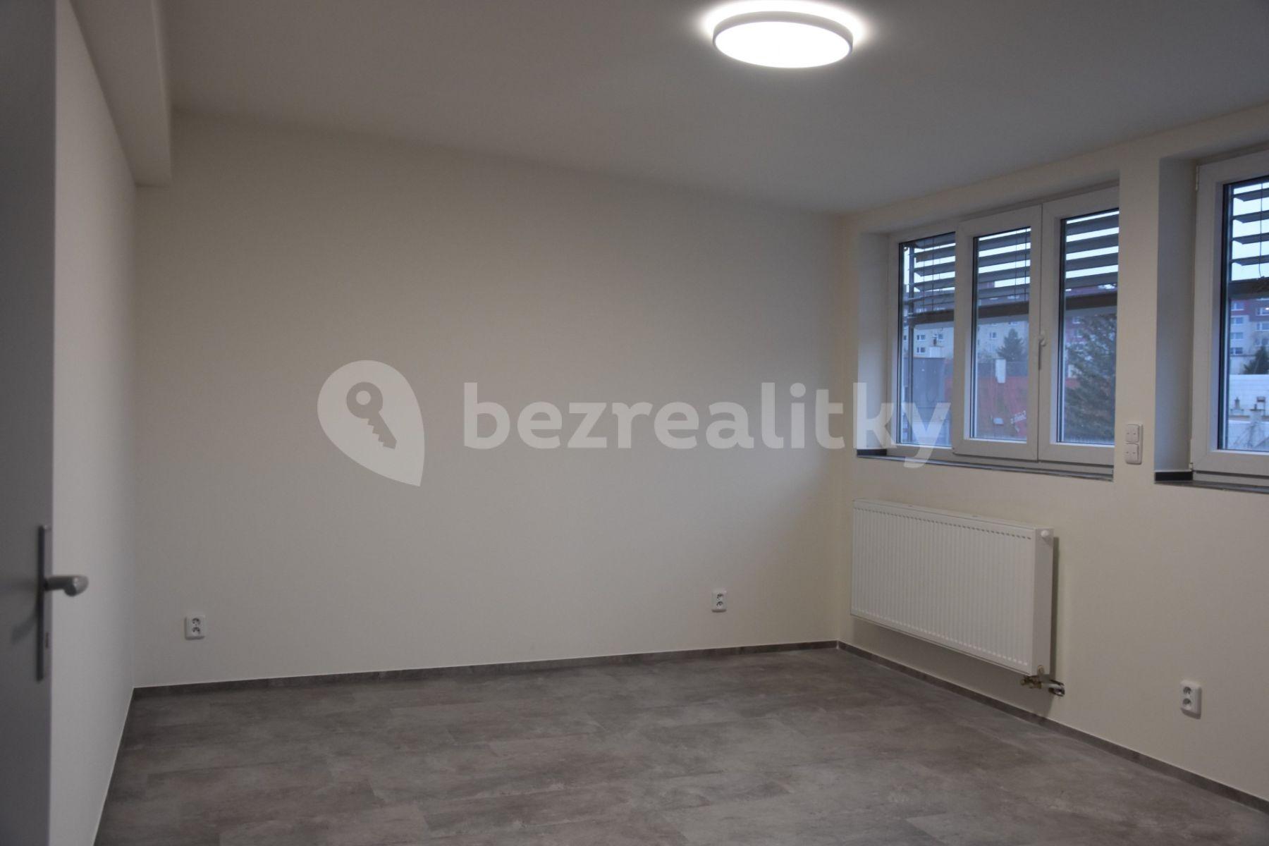 3 bedroom with open-plan kitchen flat to rent, 153 m², náměstí Svobody, Šternberk, Olomoucký Region