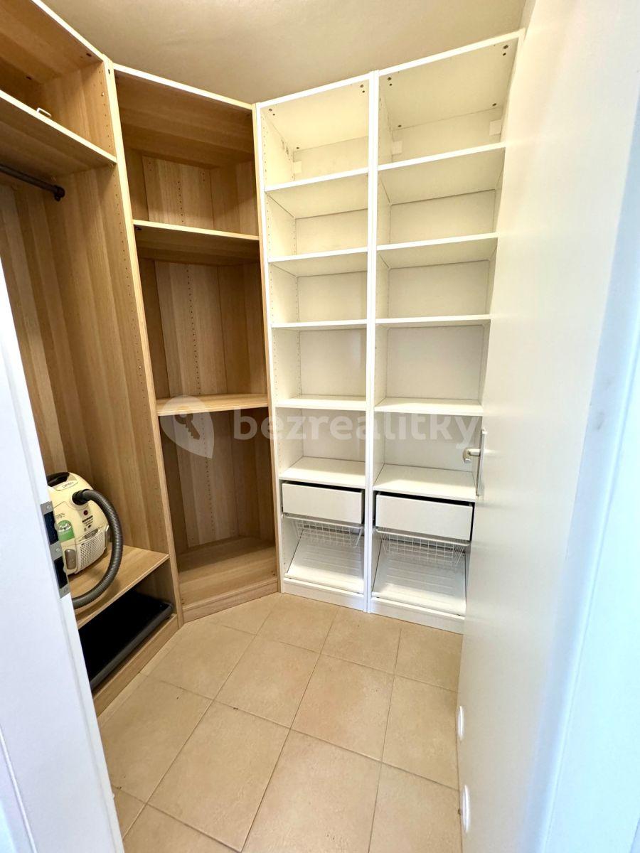 2 bedroom with open-plan kitchen flat for sale, 106 m², Nad Statkem, Prague, Prague