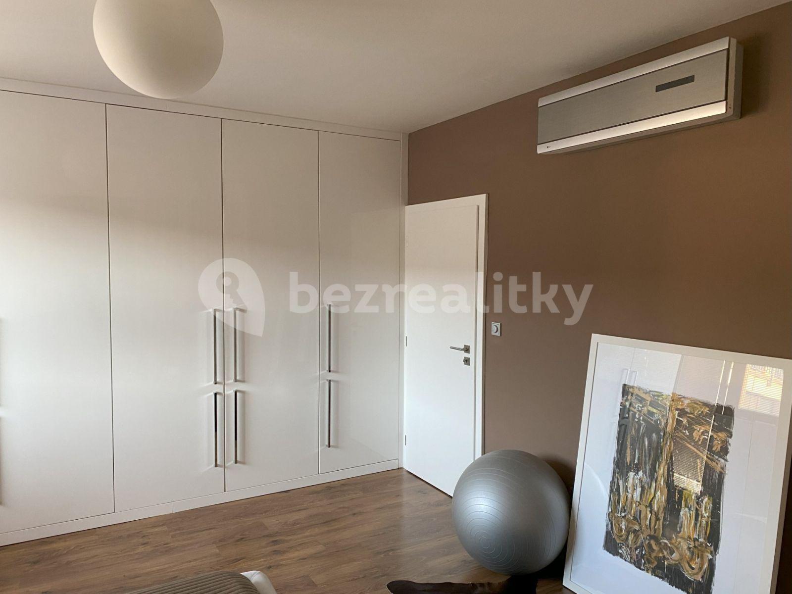 1 bedroom with open-plan kitchen flat for sale, 85 m², Na Maninách, Prague, Prague