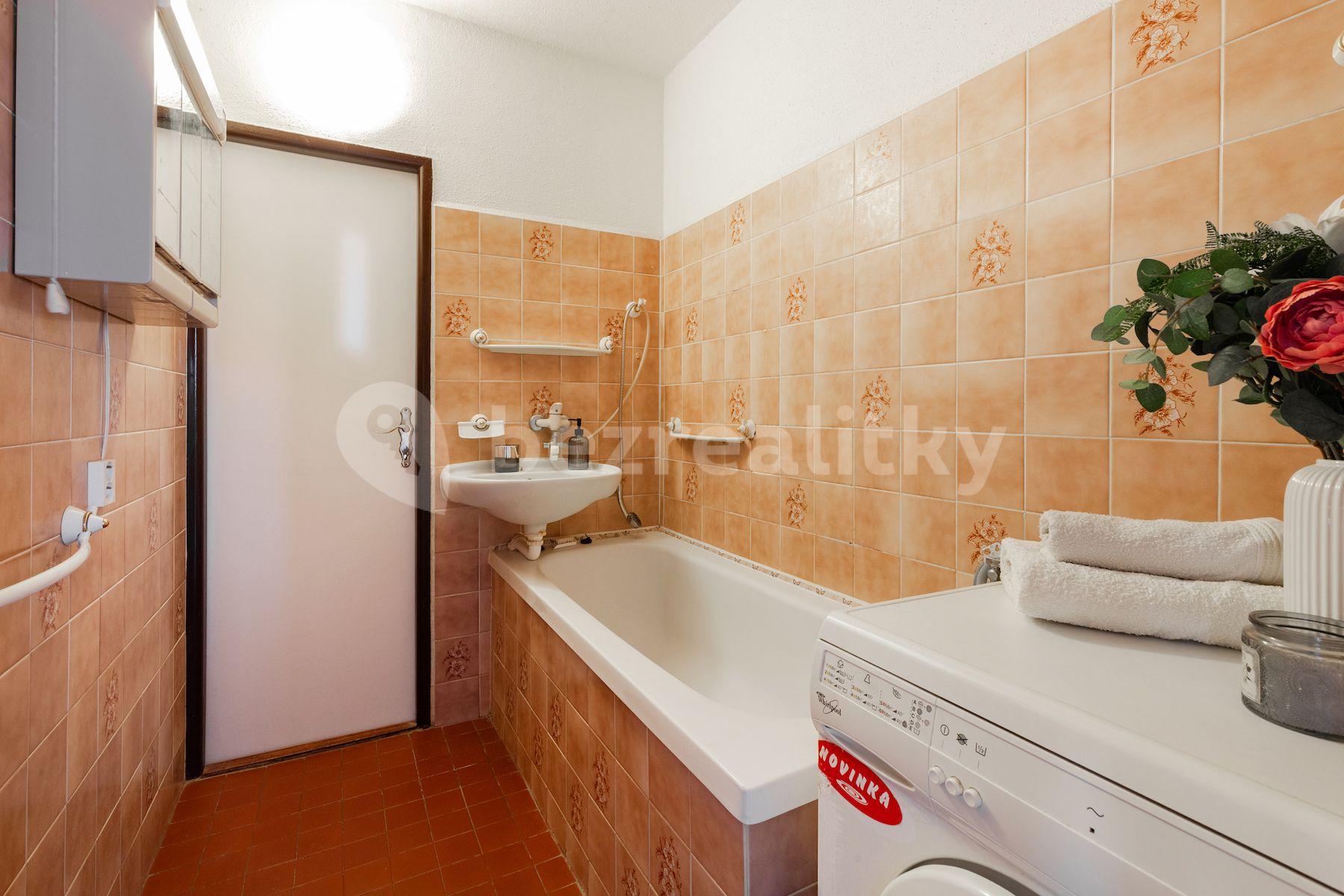 3 bedroom flat for sale, 70 m², Střekovská, Prague, Prague