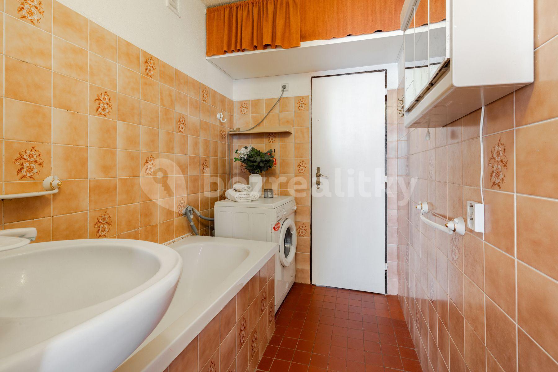 3 bedroom flat for sale, 70 m², Střekovská, Prague, Prague