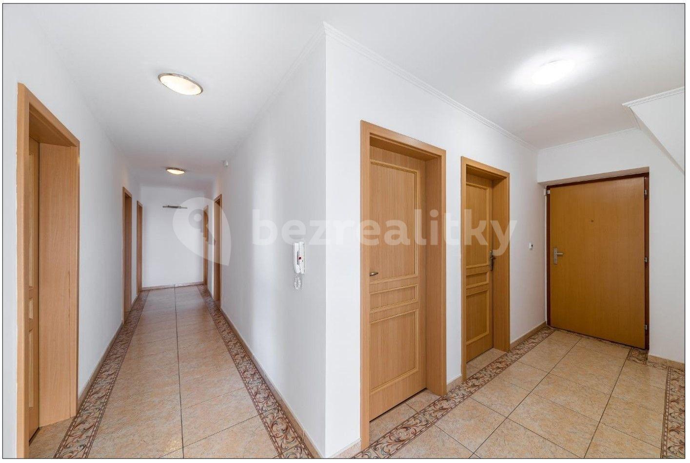 4 bedroom flat to rent, 136 m², Domanovická, Prague, Prague