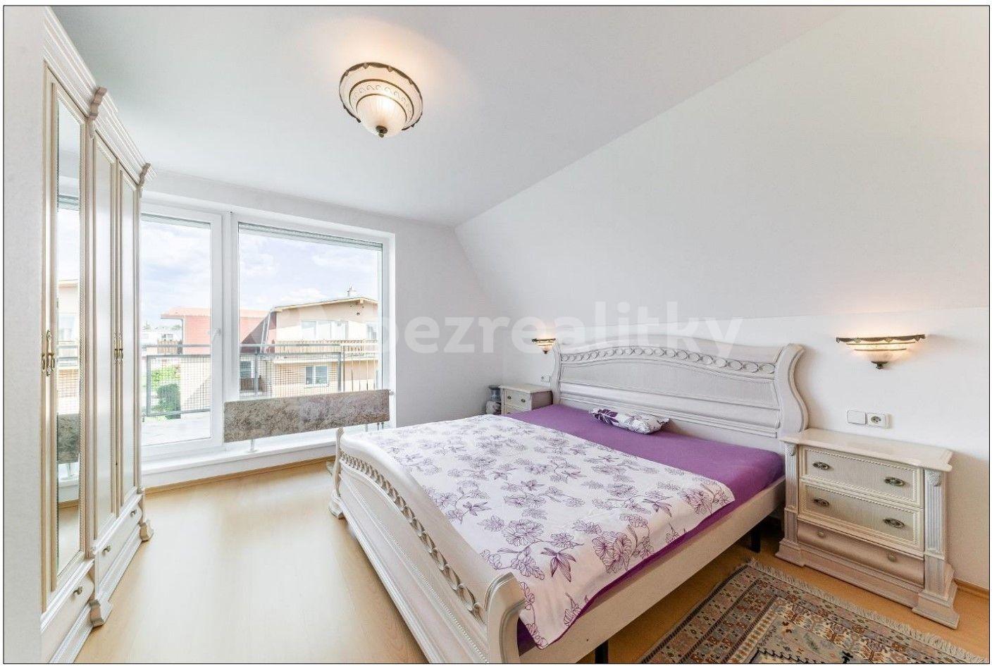 4 bedroom flat to rent, 136 m², Domanovická, Prague, Prague