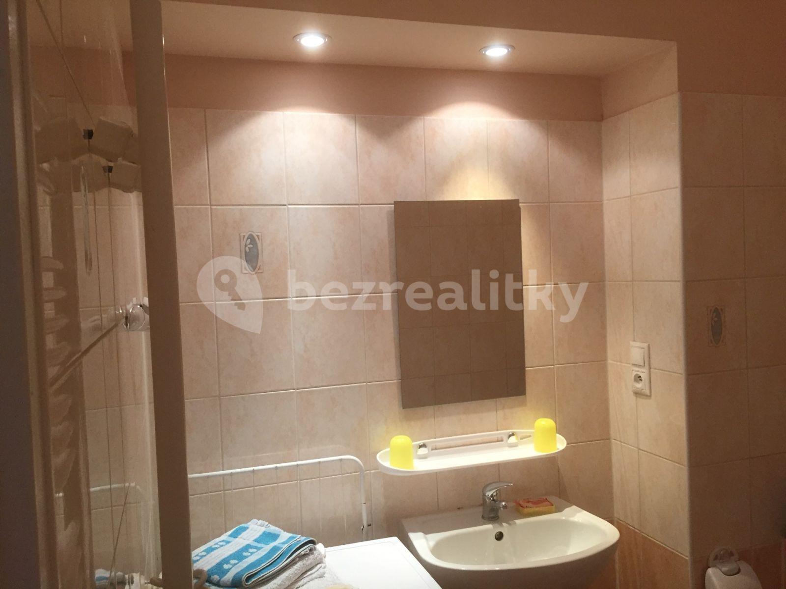 3 bedroom flat for sale, 74 m², Vřídelní, Karlovy Vary, Karlovarský Region