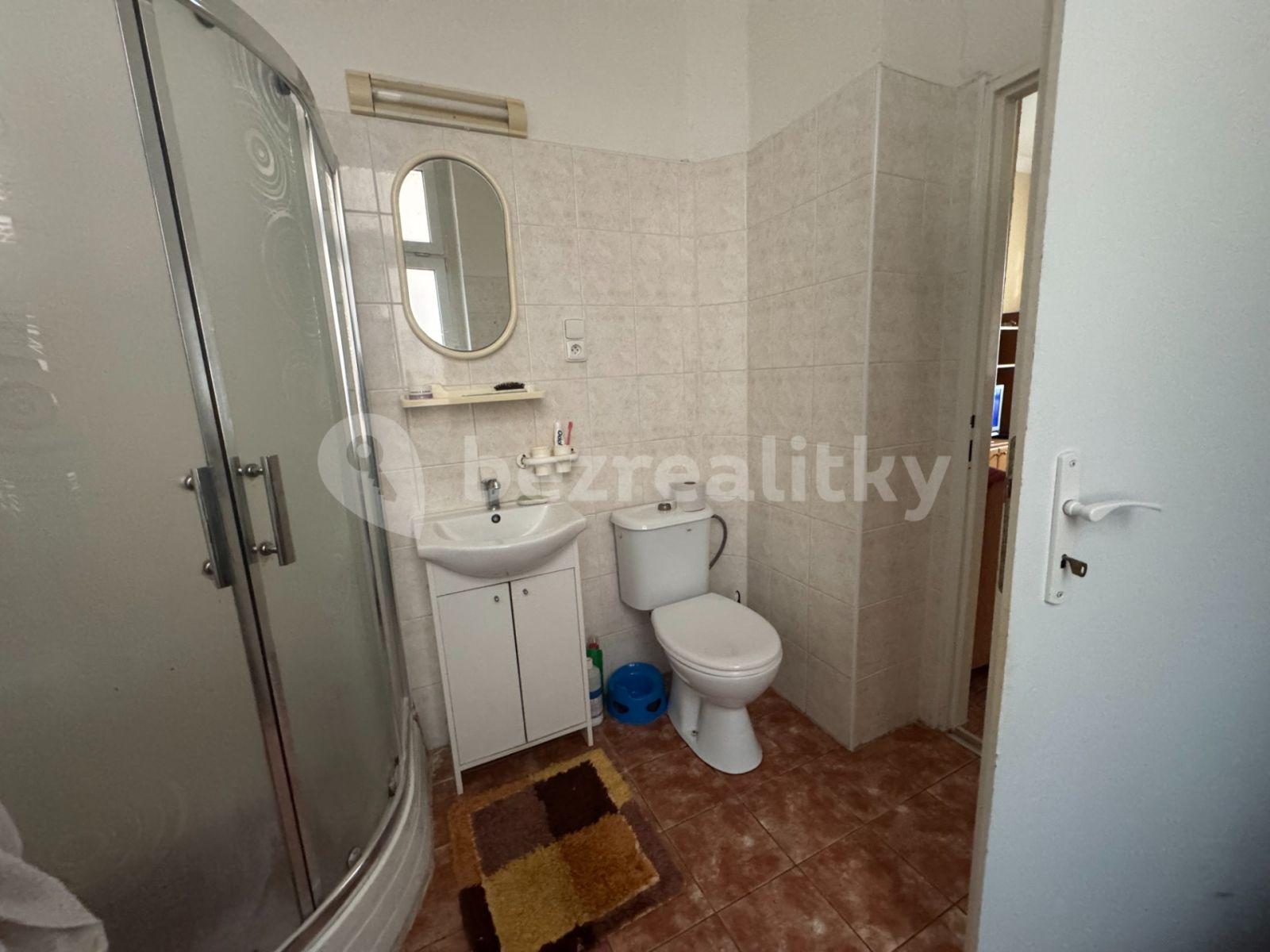 3 bedroom flat for sale, 74 m², Vřídelní, Karlovy Vary, Karlovarský Region