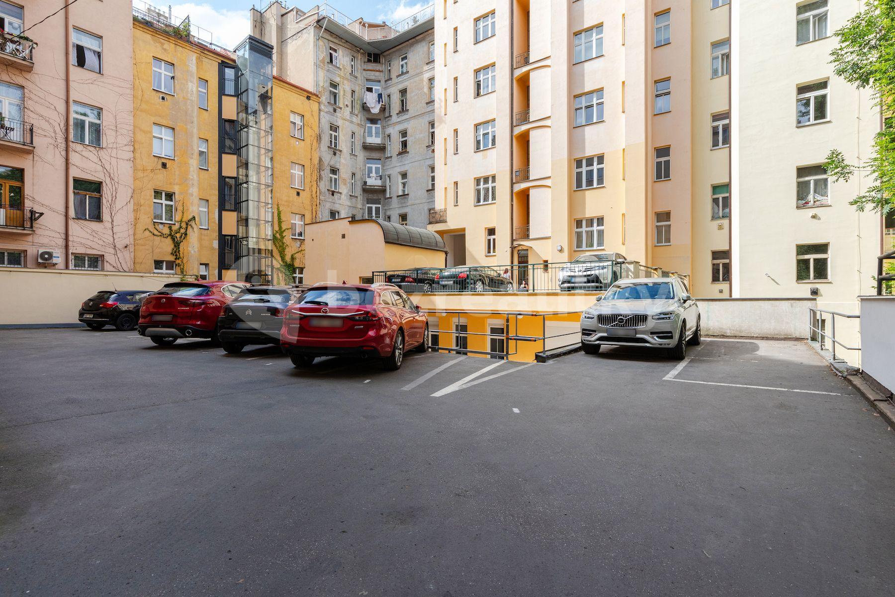 2 bedroom with open-plan kitchen flat for sale, 77 m², Vinohradská, Prague, Prague