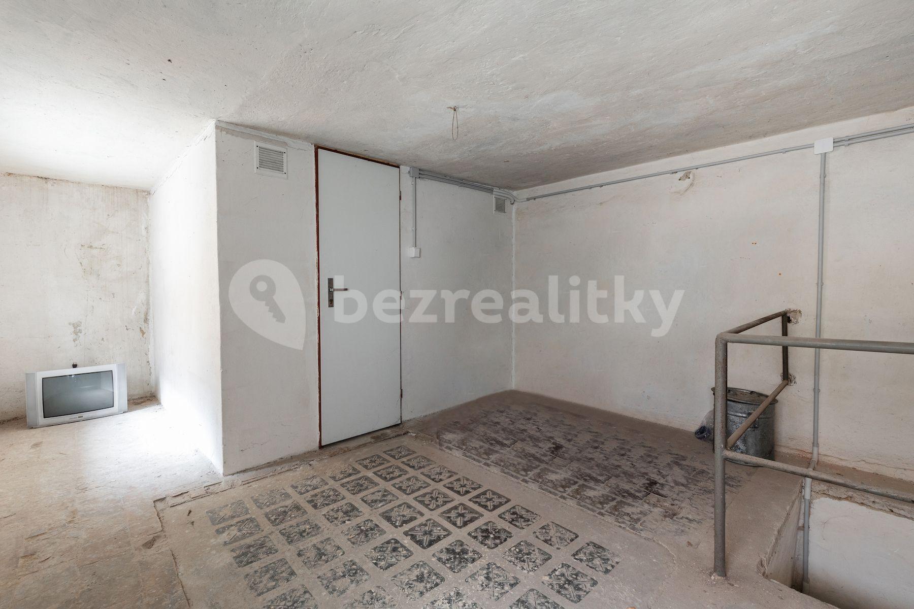 2 bedroom with open-plan kitchen flat for sale, 77 m², Vinohradská, Prague, Prague