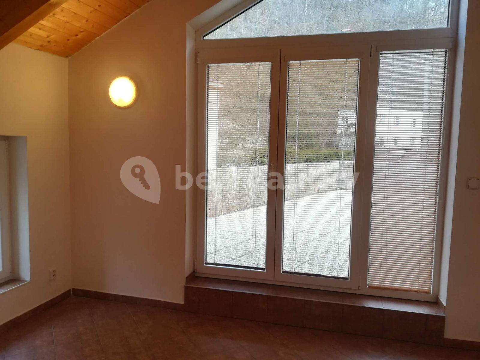 4 bedroom with open-plan kitchen flat to rent, 111 m², Do Klecánek, Klecany, Středočeský Region