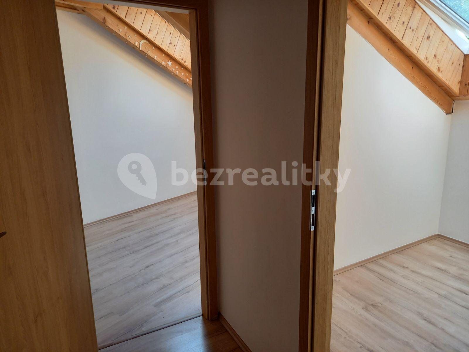 4 bedroom with open-plan kitchen flat to rent, 111 m², Do Klecánek, Klecany, Středočeský Region