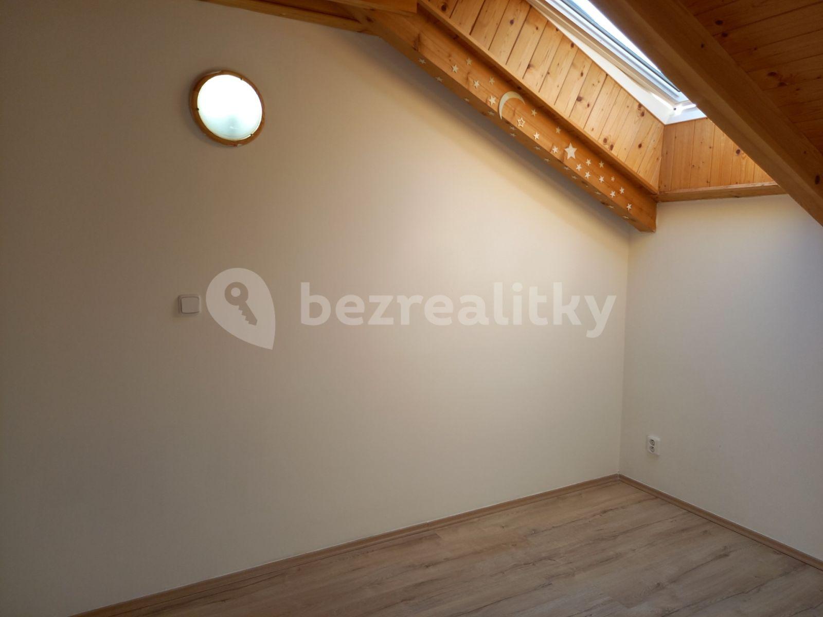 4 bedroom with open-plan kitchen flat to rent, 111 m², Do Klecánek, Klecany, Středočeský Region