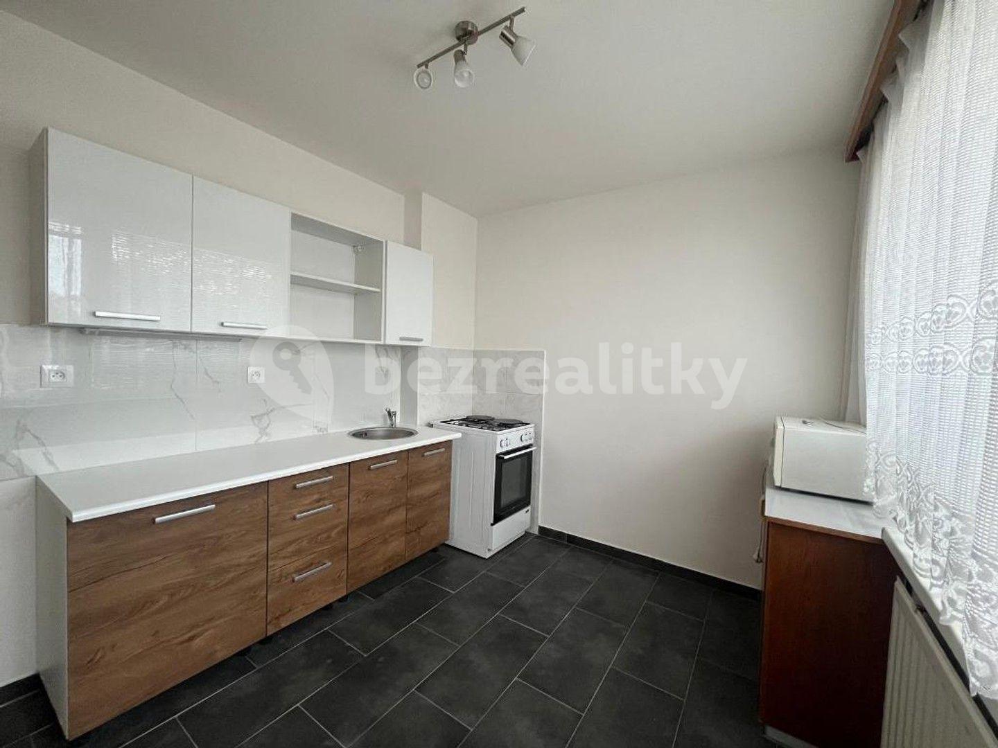 3 bedroom flat to rent, 74 m², Brožíkova, Pardubice, Pardubický Region