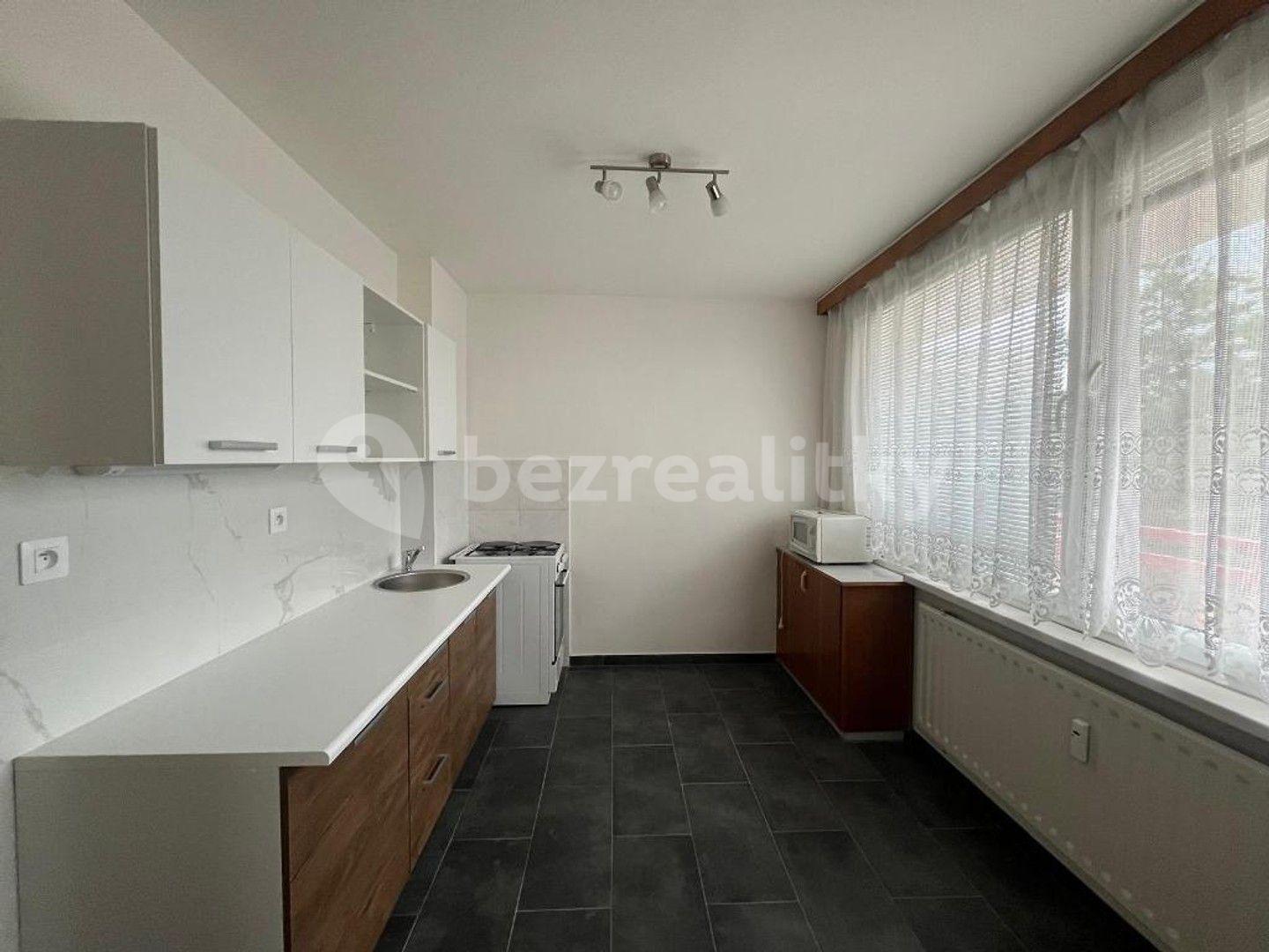 3 bedroom flat to rent, 74 m², Brožíkova, Pardubice, Pardubický Region