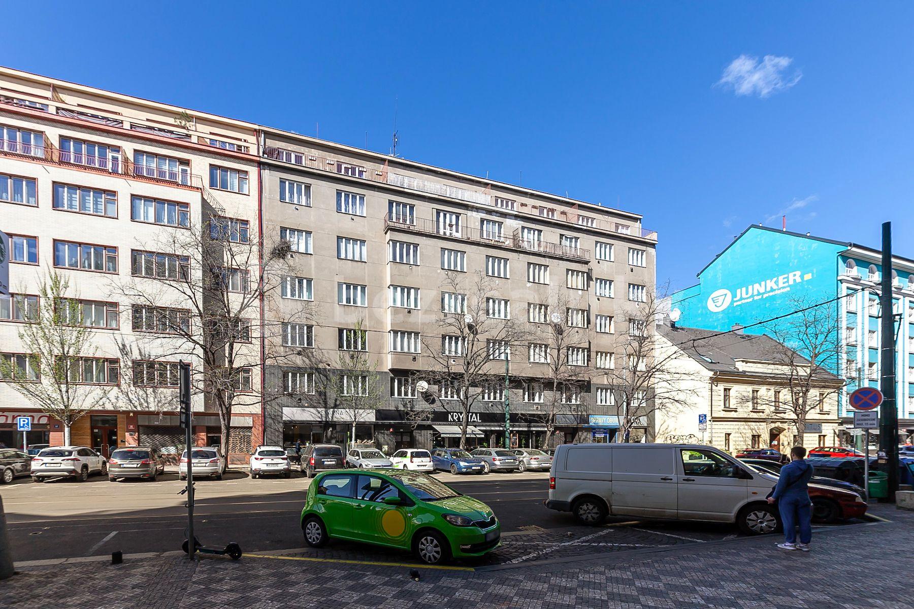 1 bedroom with open-plan kitchen flat for sale, 58 m², Sokolovská, Prague, Prague