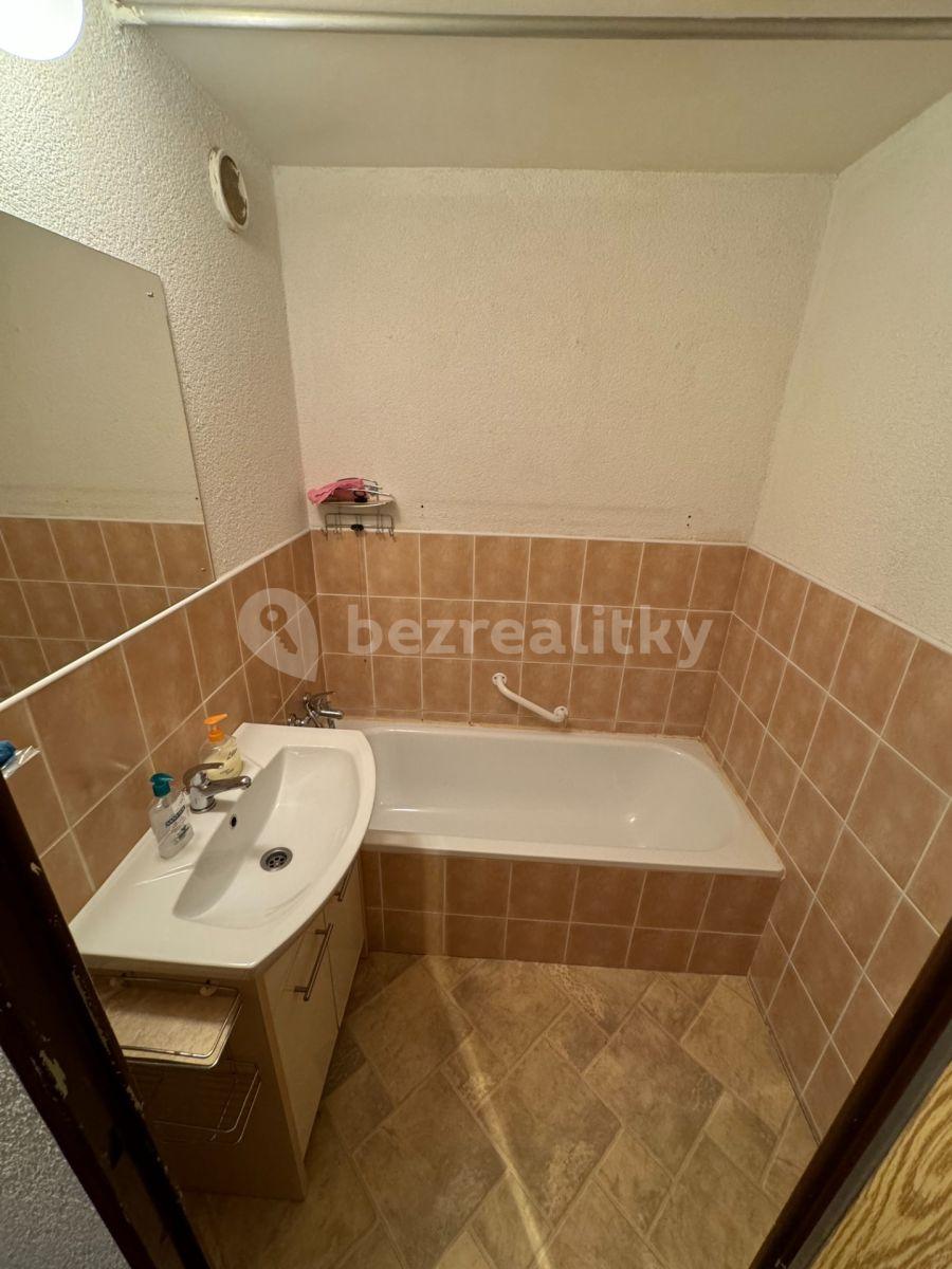 3 bedroom flat for sale, 68 m², Na Borku, Jirkov, Ústecký Region