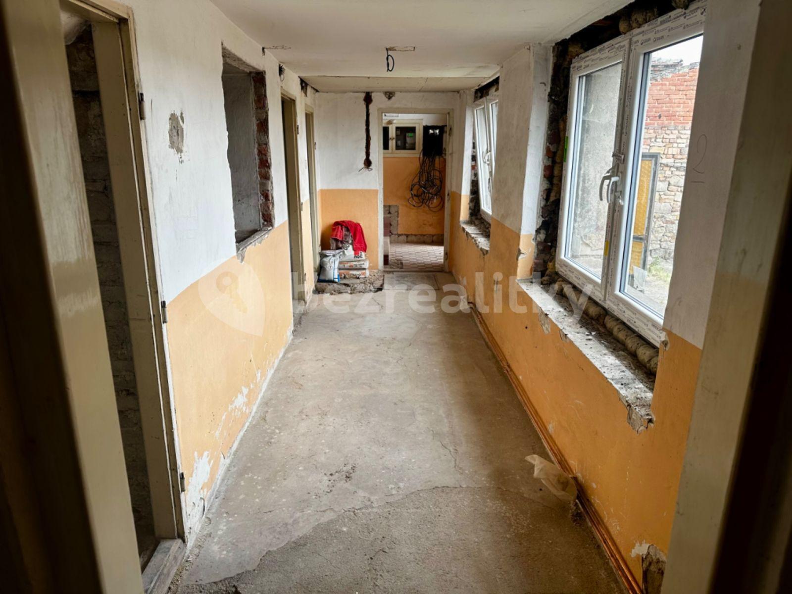 house for sale, 214 m², K Údolí, Kamenné Žehrovice, Středočeský Region