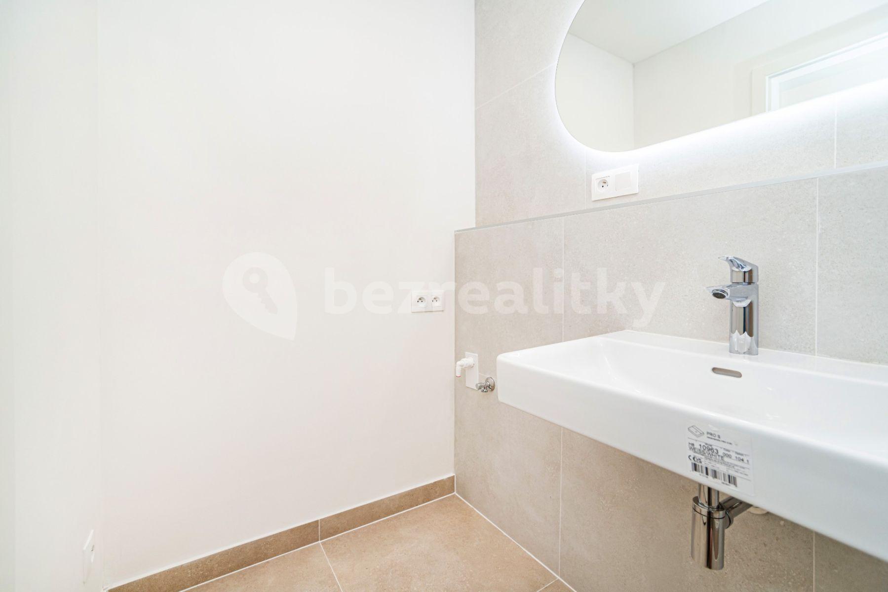 3 bedroom with open-plan kitchen flat for sale, 72 m², Ctěnická, Prague, Prague