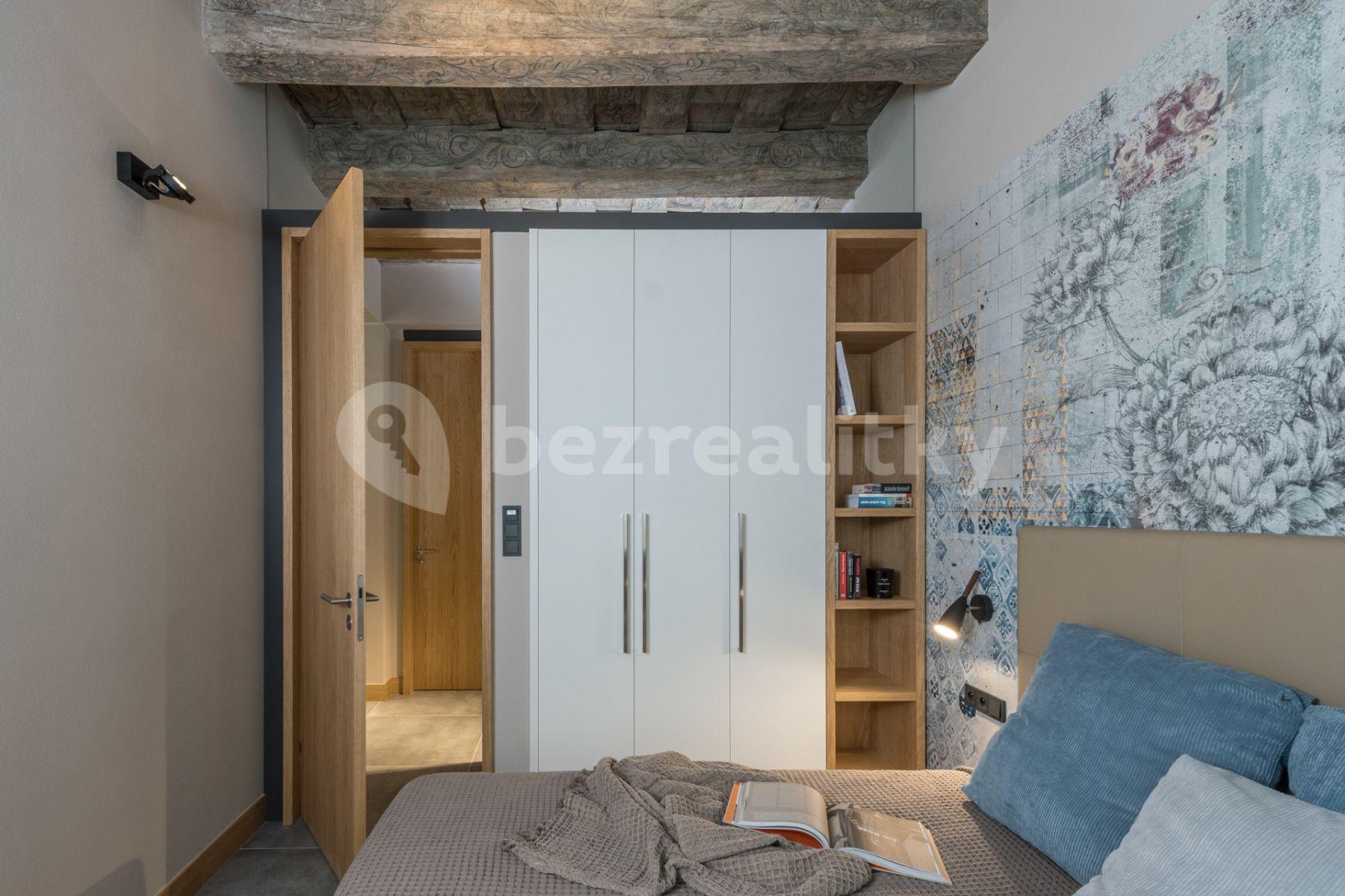 2 bedroom with open-plan kitchen flat to rent, 90 m², Vlašská, Prague, Prague