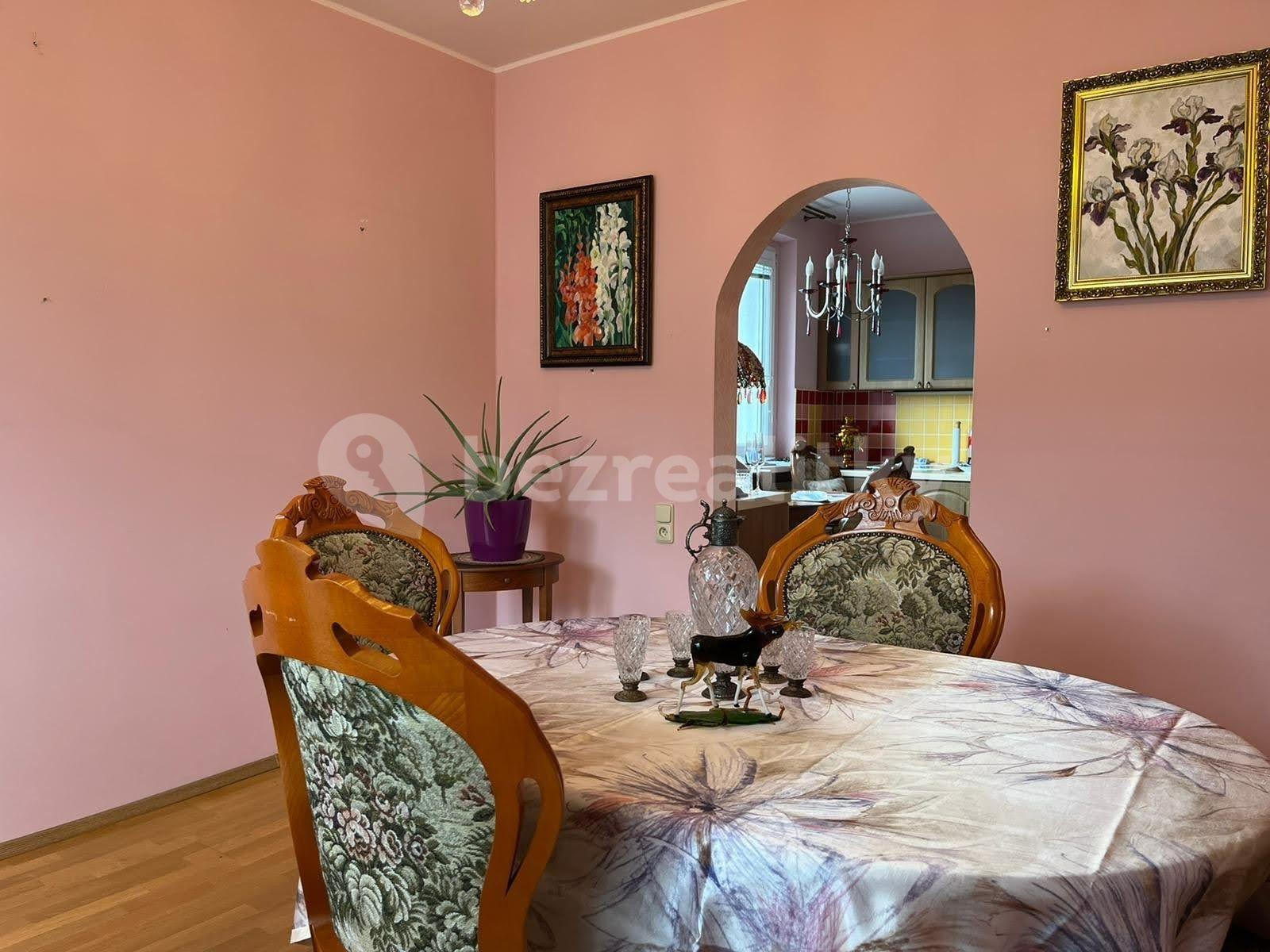 3 bedroom with open-plan kitchen flat for sale, 80 m², Stará Kysibelská, Karlovy Vary, Karlovarský Region