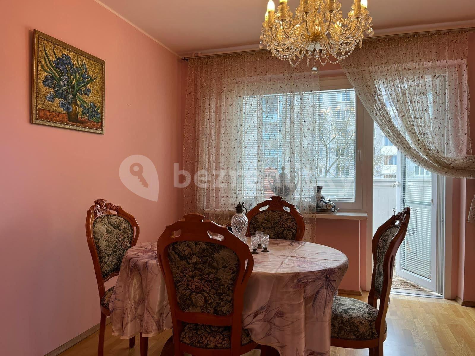 3 bedroom with open-plan kitchen flat for sale, 80 m², Stará Kysibelská, Karlovy Vary, Karlovarský Region