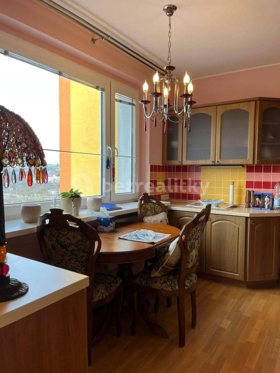 3 bedroom with open-plan kitchen flat for sale, 80 m², Stará Kysibelská, Karlovy Vary, Karlovarský Region