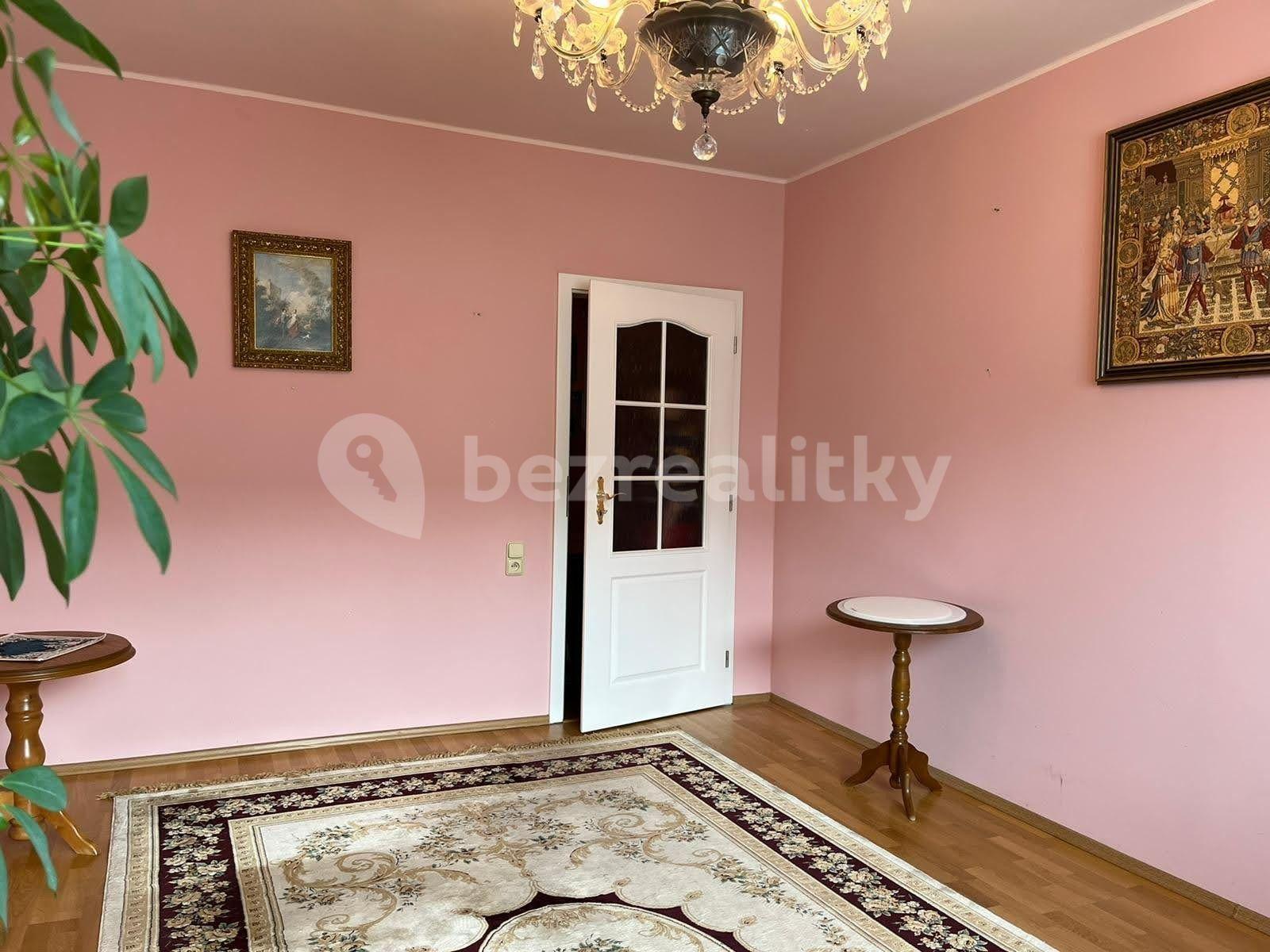 3 bedroom with open-plan kitchen flat for sale, 80 m², Stará Kysibelská, Karlovy Vary, Karlovarský Region