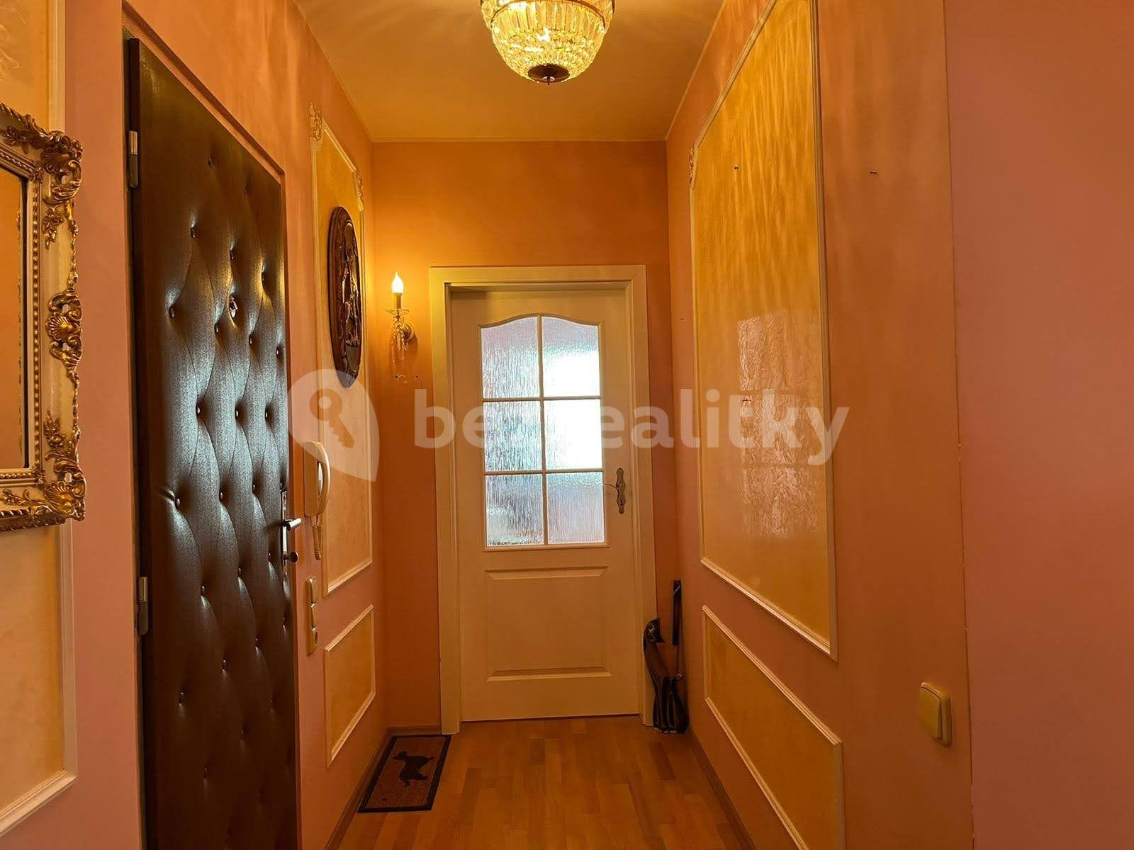 3 bedroom with open-plan kitchen flat for sale, 80 m², Stará Kysibelská, Karlovy Vary, Karlovarský Region